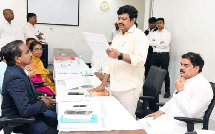 ఎమ్మెల్సీ అభ్యర్థిగా హరిప్రసాద్ నామినేషన్