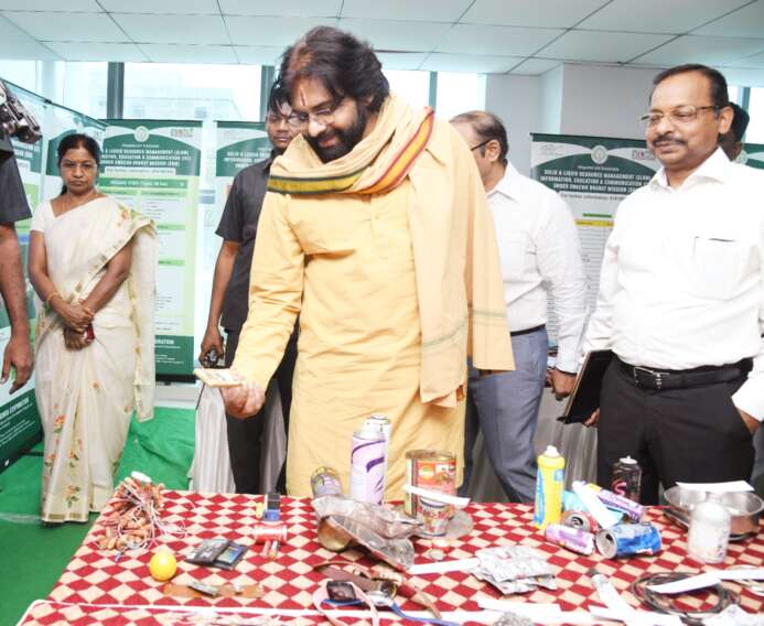 చెత్త‌తో కోట్ల సంప‌ద సృష్టిద్దాం..నేనే పూనుకుంటున్న : అధికారుల‌తో ప‌వ‌న్ సంచ‌ల‌న వ్యాఖ్య‌లు