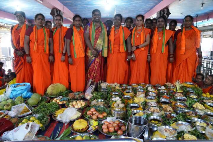 పురుహూతికా అమ్మ‌వారికి సారె
