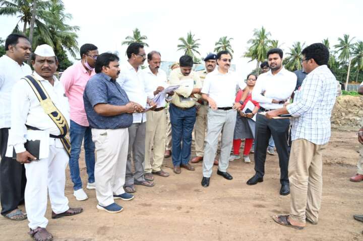 ఇసుక స్టాక్ పాయింట్ల వ‌ద్ద మీనా విచార‌ణ‌