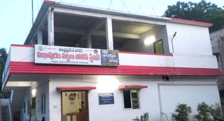 పిఠాపురంలో ప‌ట్టుబ‌డ్డ పేకాట‌రాయుళ్లు